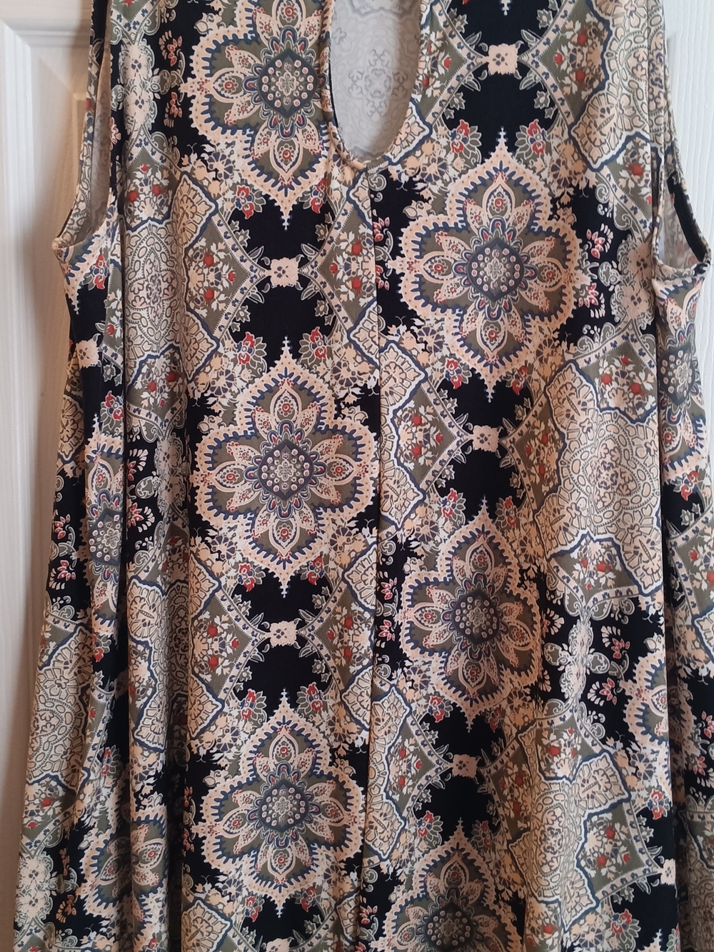 Sleeveless V-Neck Floral Medallion Print  Dress in Black and Cream